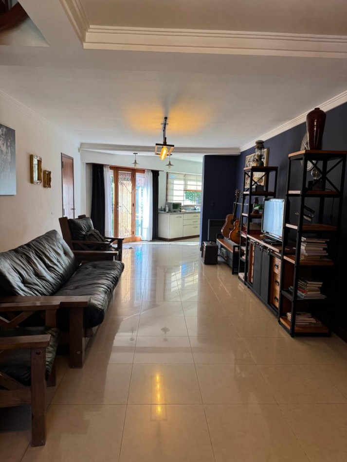 CHALET DE 3 AMBIENTES CON PARQUE, GARAJE Y GALPON.  APTO CREDITO EN COLINAS DE PERALTA RAMOS