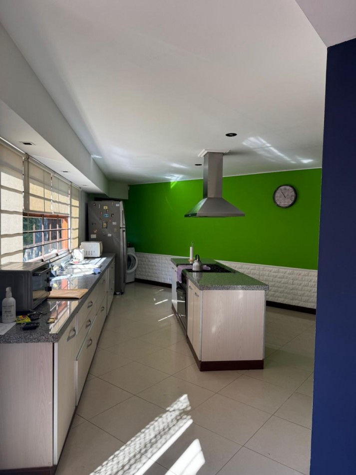 CHALET DE 3 AMBIENTES CON PARQUE, GARAJE Y GALPON.  APTO CREDITO EN COLINAS DE PERALTA RAMOS