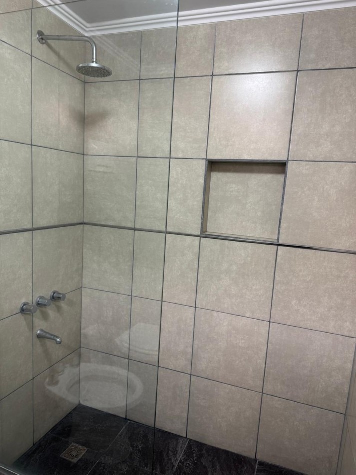 CHALET DE 3 AMBIENTES CON PARQUE, GARAJE Y GALPON.  APTO CREDITO EN COLINAS DE PERALTA RAMOS