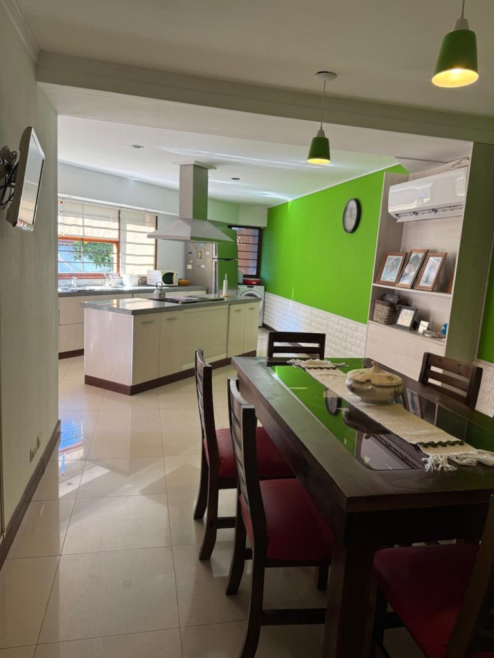CHALET DE 3 AMBIENTES CON PARQUE, GARAJE Y GALPON.  APTO CREDITO EN COLINAS DE PERALTA RAMOS