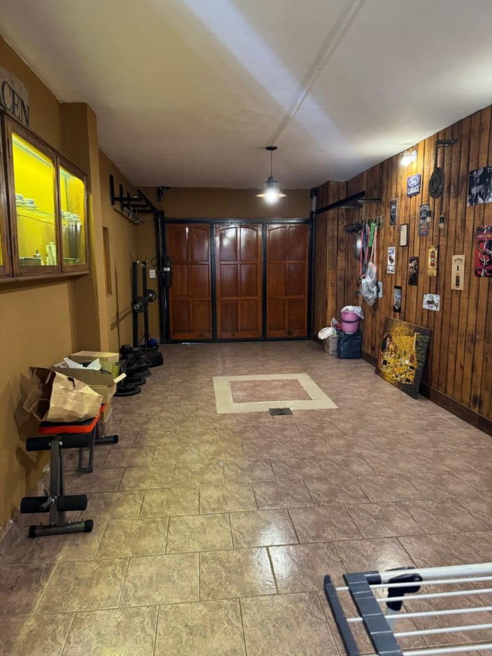 CHALET DE 3 AMBIENTES CON PARQUE, GARAJE Y GALPON.  APTO CREDITO EN COLINAS DE PERALTA RAMOS