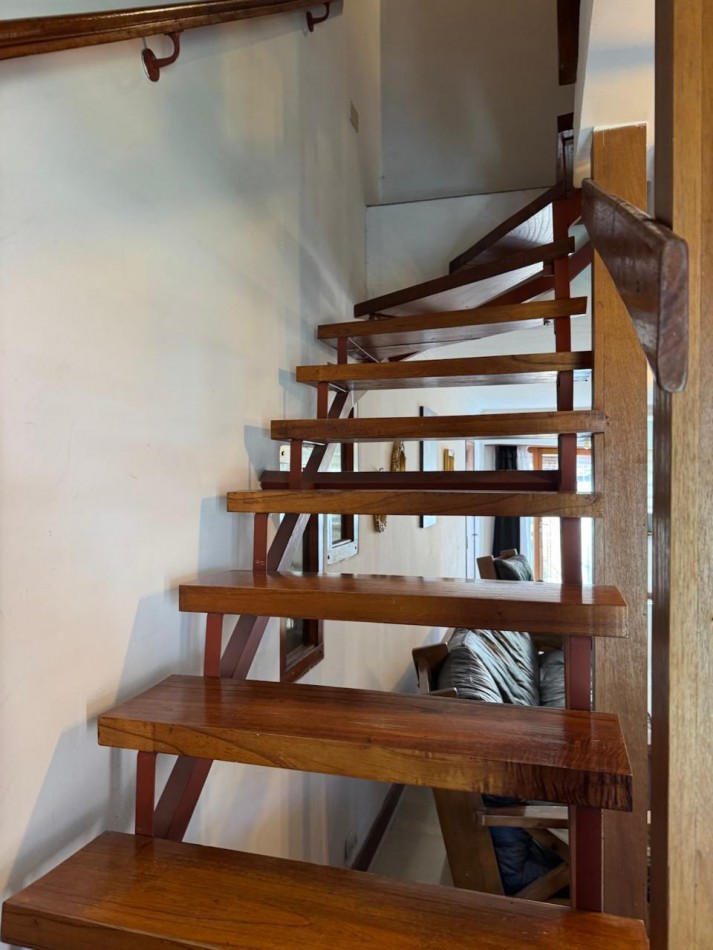 CHALET DE 3 AMBIENTES CON PARQUE, GARAJE Y GALPON.  APTO CREDITO EN COLINAS DE PERALTA RAMOS