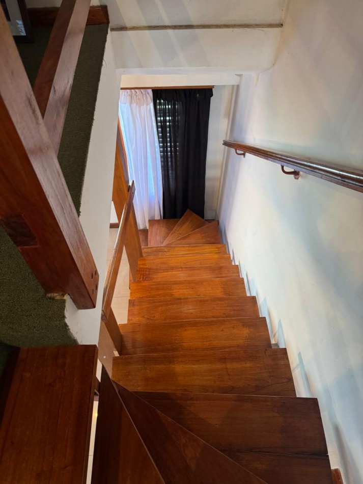 CHALET DE 3 AMBIENTES CON PARQUE, GARAJE Y GALPON.  APTO CREDITO EN COLINAS DE PERALTA RAMOS