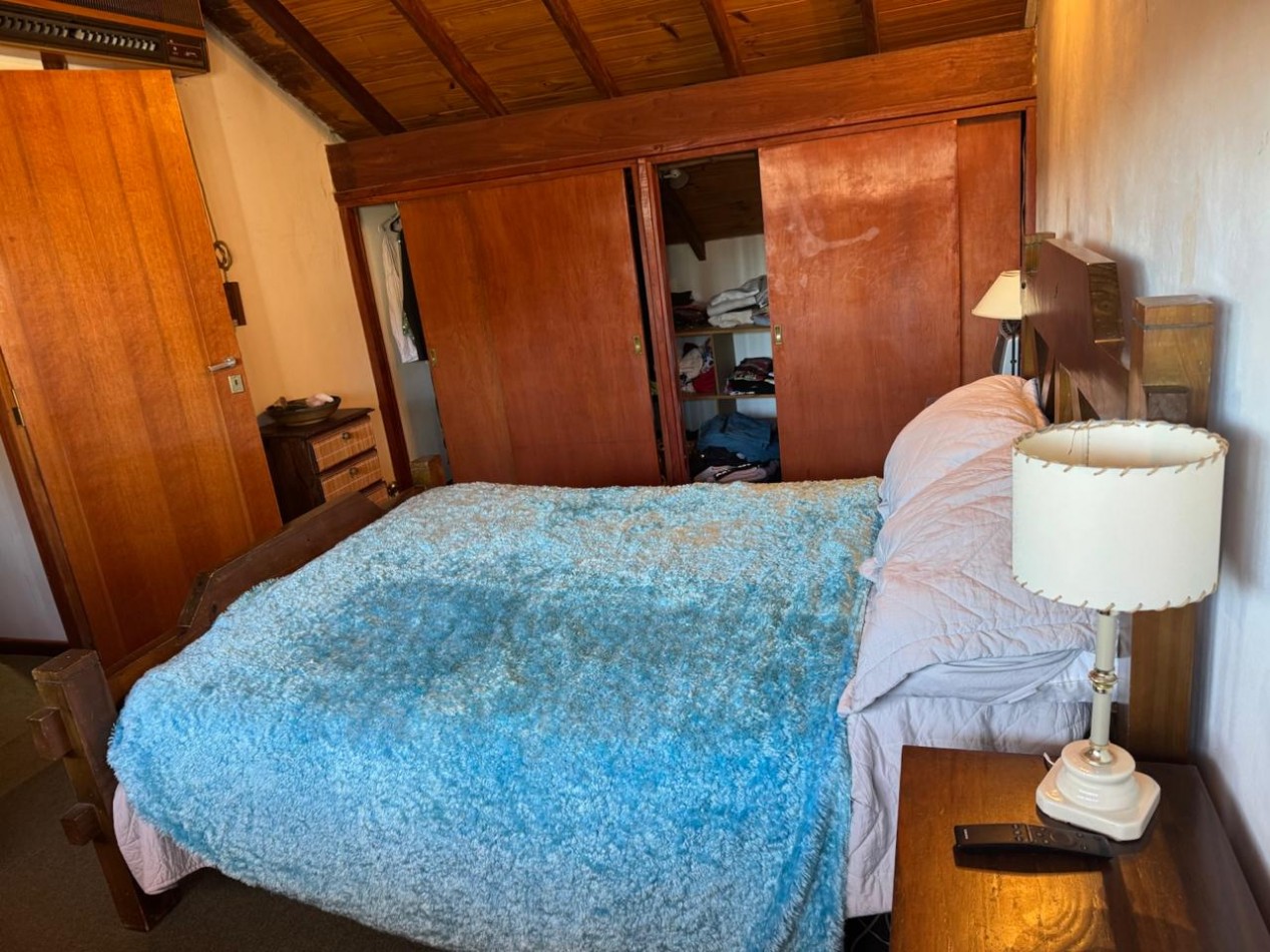 CHALET DE 3 AMBIENTES CON PARQUE, GARAJE Y GALPON.  APTO CREDITO EN COLINAS DE PERALTA RAMOS
