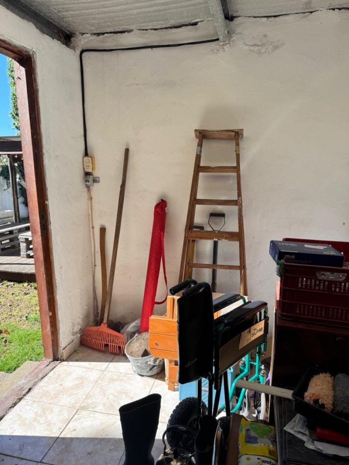 CHALET DE 3 AMBIENTES CON PARQUE, GARAJE Y GALPON.  APTO CREDITO EN COLINAS DE PERALTA RAMOS
