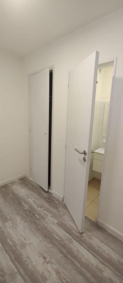 DEPARTAMENTO 2 AMBIENTES A LA CALLE CON DEPENDENCIA Y BAÑO DE SERVICIO EN EL CENTRO