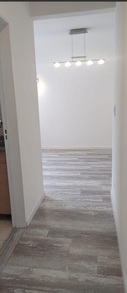 DEPARTAMENTO 2 AMBIENTES A LA CALLE CON DEPENDENCIA Y BAÑO DE SERVICIO EN EL CENTRO