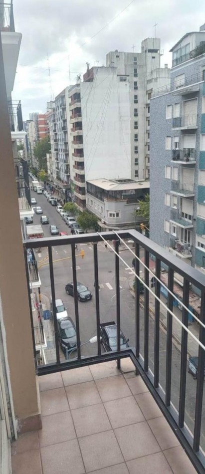 DEPARTAMENTO 2 AMBIENTES A LA CALLE CON DEPENDENCIA Y BAÑO DE SERVICIO EN EL CENTRO