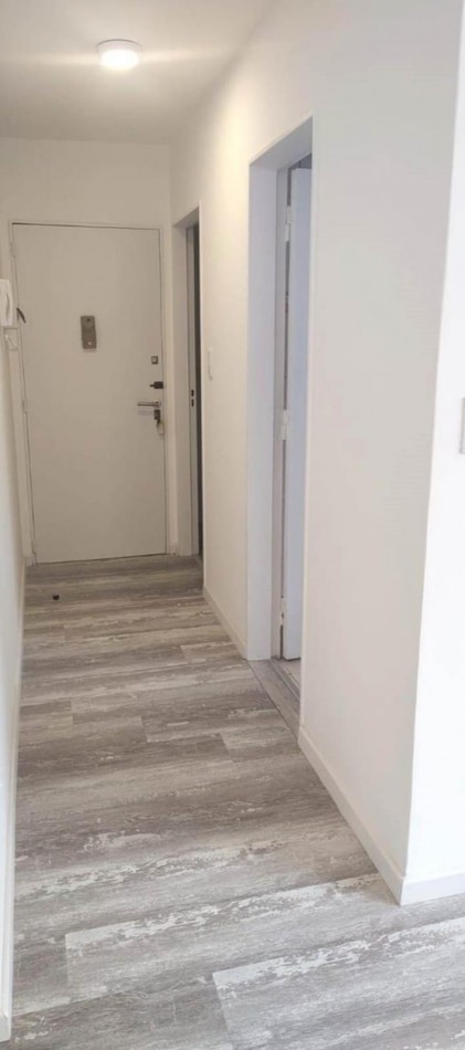 DEPARTAMENTO 2 AMBIENTES A LA CALLE CON DEPENDENCIA Y BAÑO DE SERVICIO EN EL CENTRO