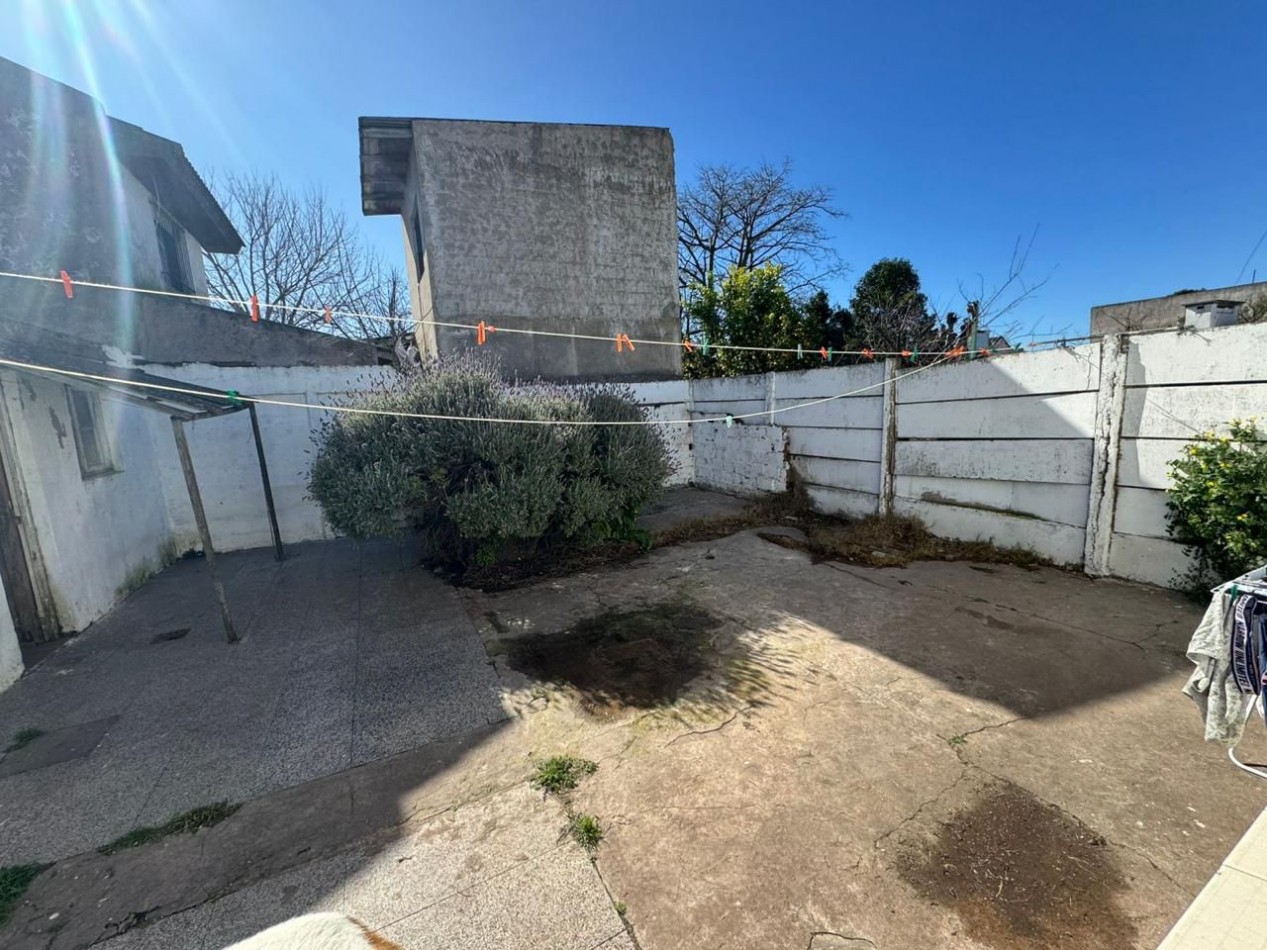 CHALET 4 AMBIENTES CON GARAJE Y QUINCHO SOBRE LOTE DE 234M2 EN VILLA LOURDES