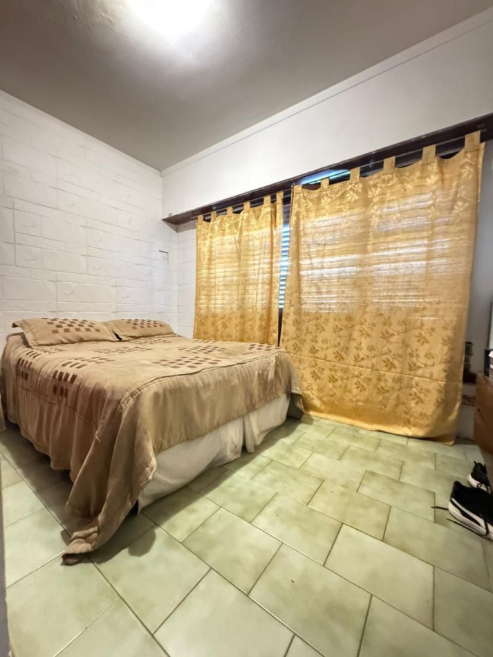 CHALET 4 AMBIENTES CON GARAJE Y QUINCHO SOBRE LOTE DE 234M2 EN VILLA LOURDES
