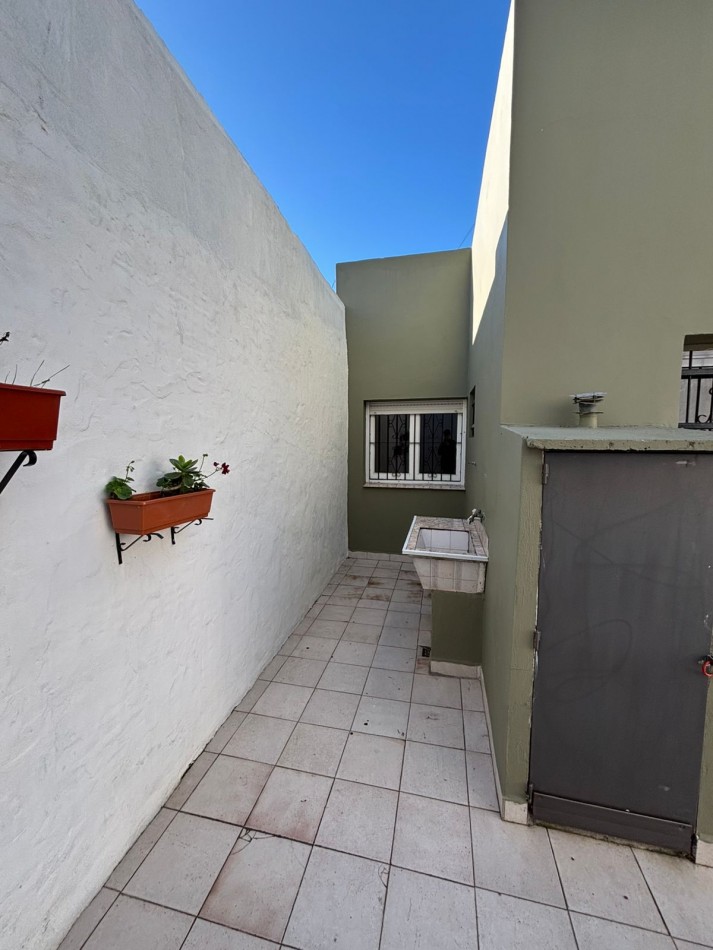PH 3 AMBIENTES POR PASILLO CON PATIO