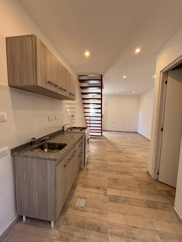 PH 3 AMBIENTES TIPO DUPLEX CON ENTRADA POR PASILLO EN VILLA PRIMERA
