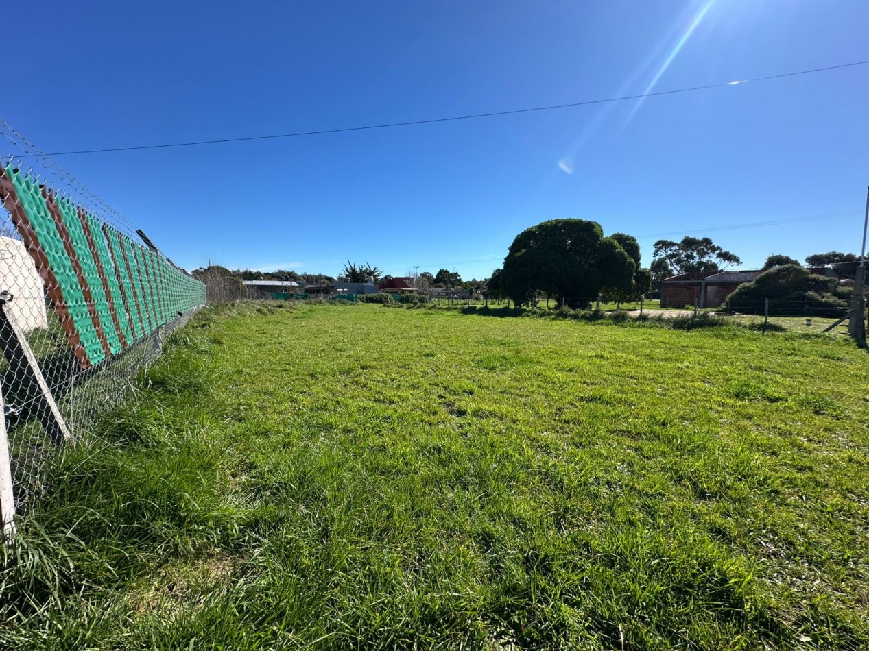 LOTE EN PLAYA DORADA FRENTE A LA PLAZA VENDE Y PERMUTA