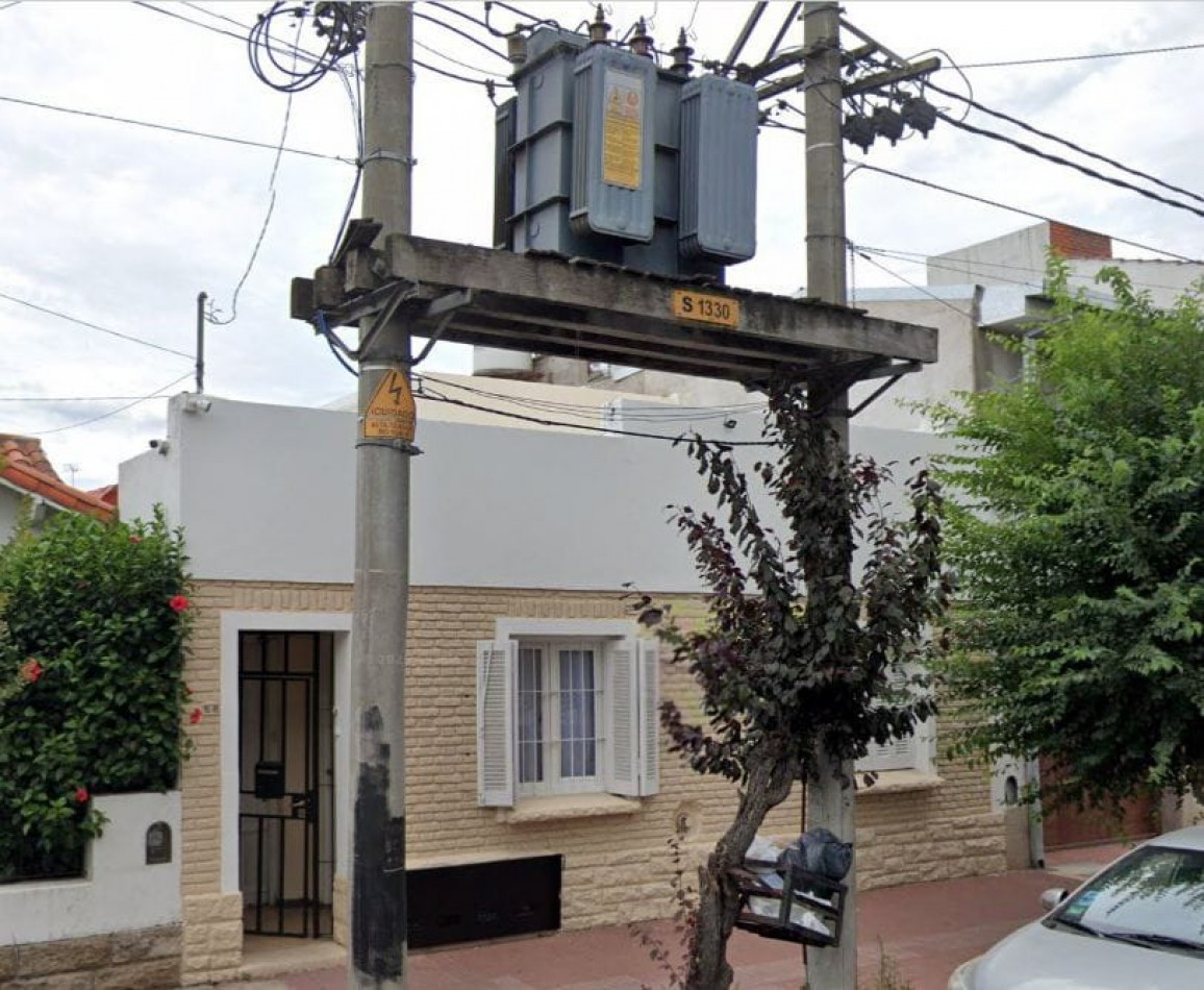 PH DE 2 AMBIENTES CON PATIO EN PLANTA BAJA POR PASILLO A MEJORAR