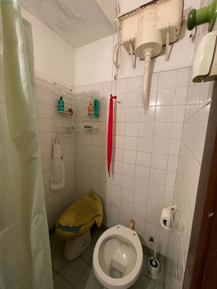PH DE 2 AMBIENTES CON PATIO EN PLANTA BAJA POR PASILLO A MEJORAR