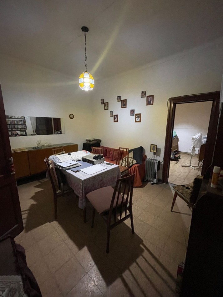 PH DE 2 AMBIENTES CON PATIO EN PLANTA BAJA POR PASILLO A MEJORAR