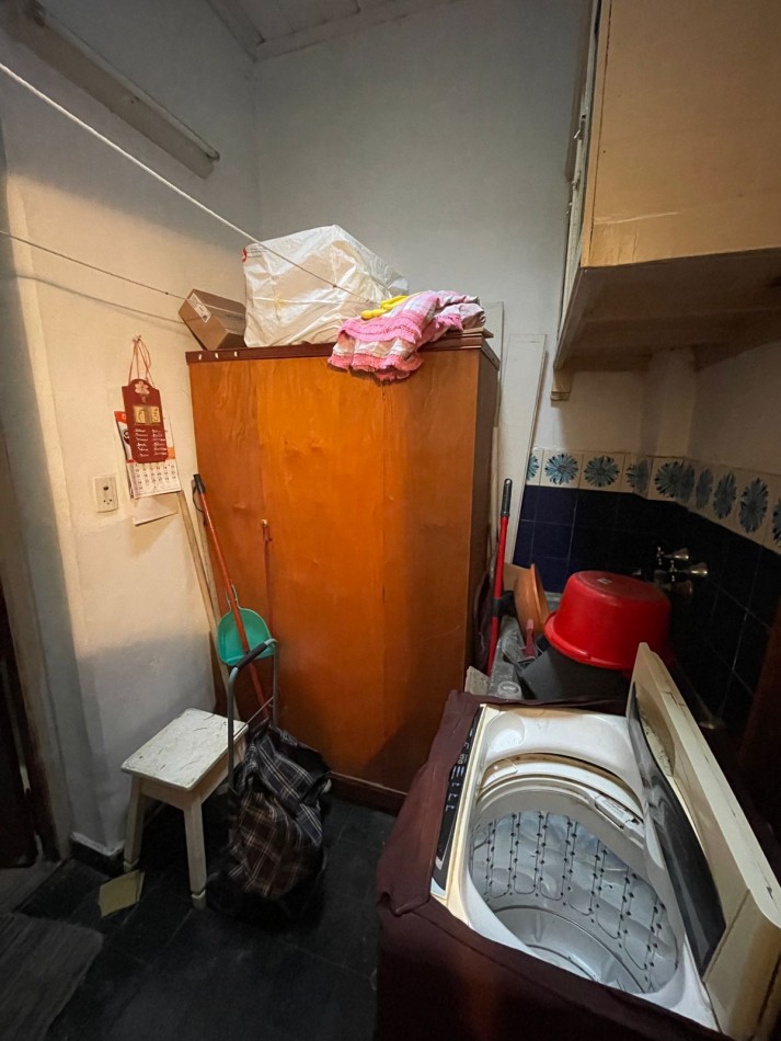 PH DE 2 AMBIENTES CON PATIO EN PLANTA BAJA POR PASILLO A MEJORAR