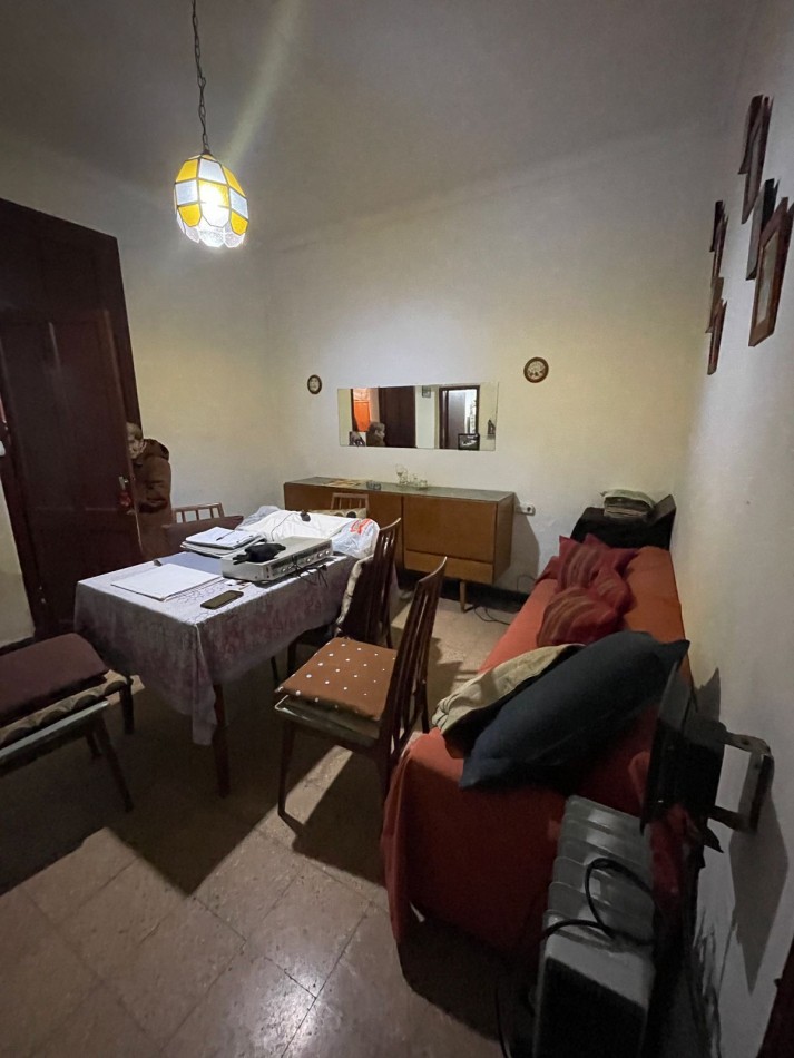 PH DE 2 AMBIENTES CON PATIO EN PLANTA BAJA POR PASILLO A MEJORAR