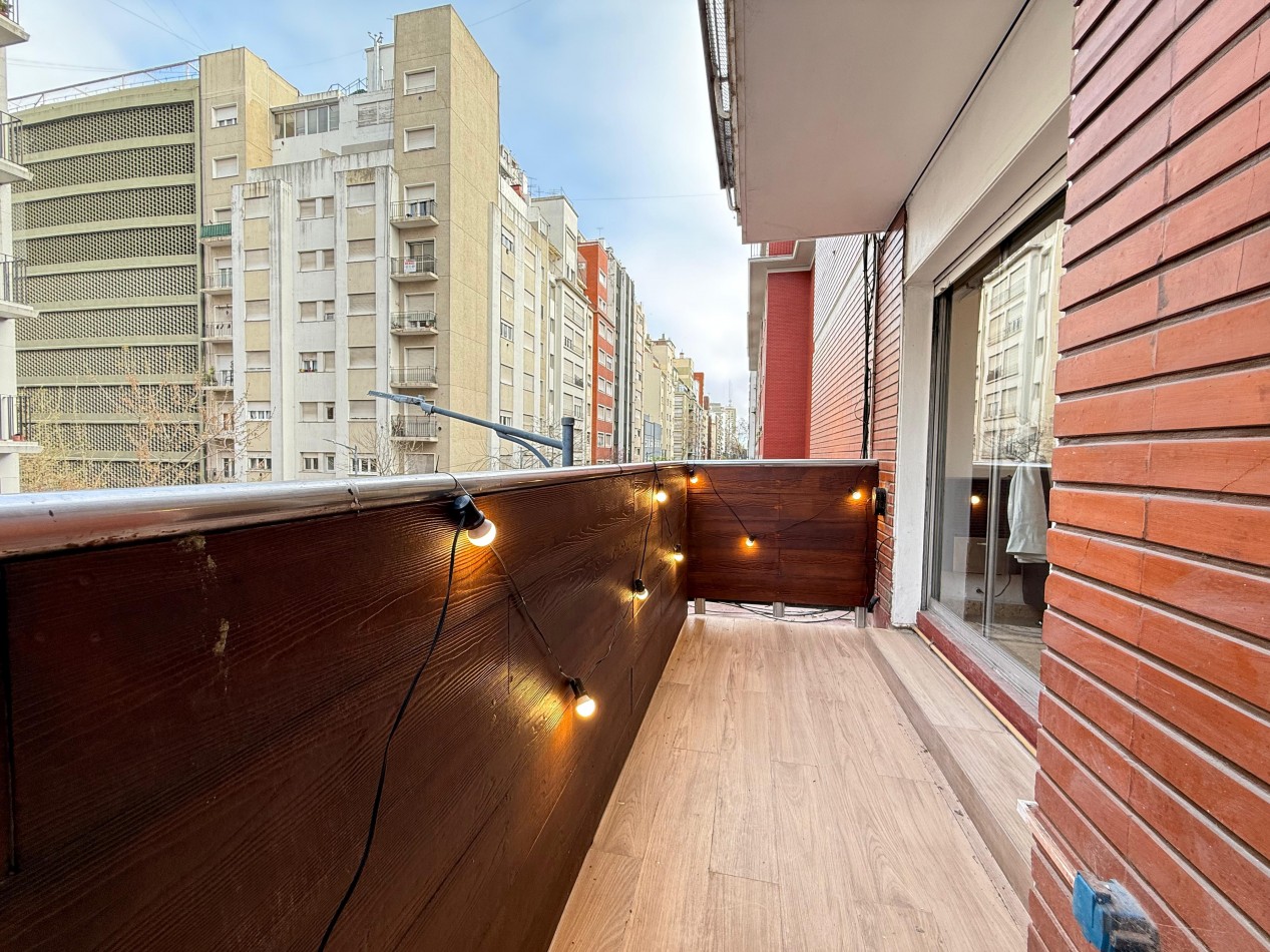 DEPARTAMENTO 3 AMBIENTES EXTERNO CON BALCON A LA CALLE EN EL CENTRO