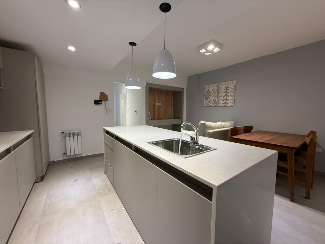 DEPARTAMENTO 3 AMBIENTES A LA CALLE  CON BALCON EN PLAZA COLON