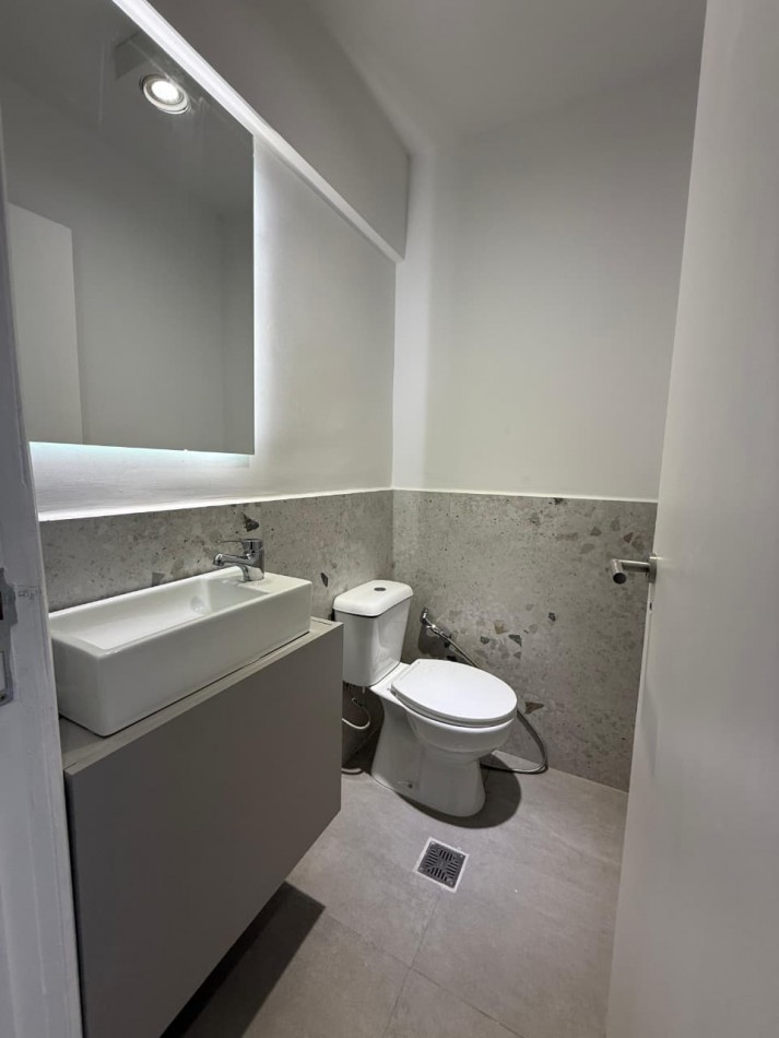 DEPARTAMENTO 3 AMBIENTES A LA CALLE  CON BALCON EN PLAZA COLON