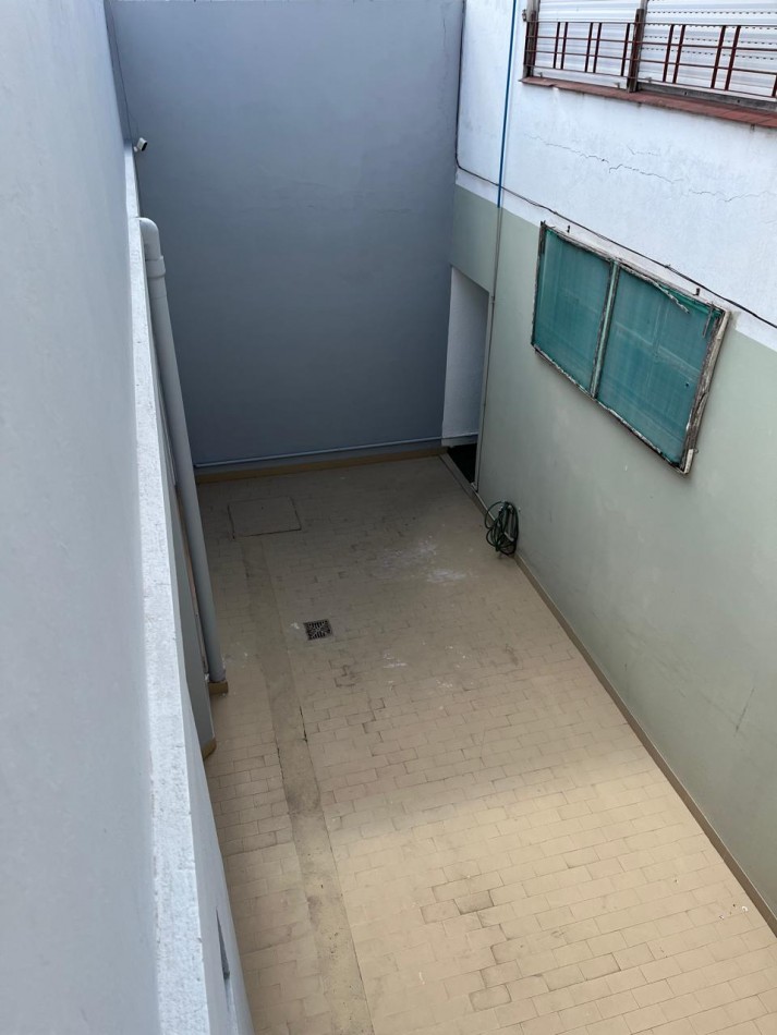 PH 3 AMBIENTES POR PASILLO CON PATIO Y GRAN TERRAZA, TOTALMENTE RECICLADO. APTO CREDITO
