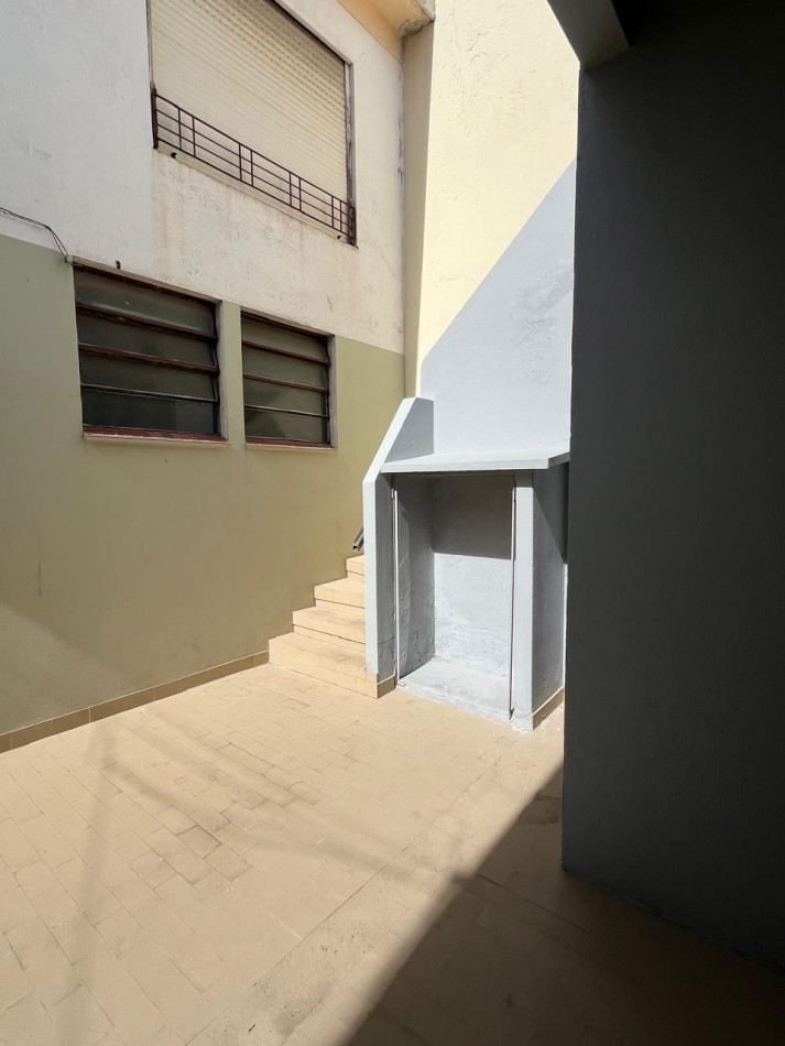 PH 3 AMBIENTES POR PASILLO CON PATIO Y GRAN TERRAZA, TOTALMENTE RECICLADO. APTO CREDITO