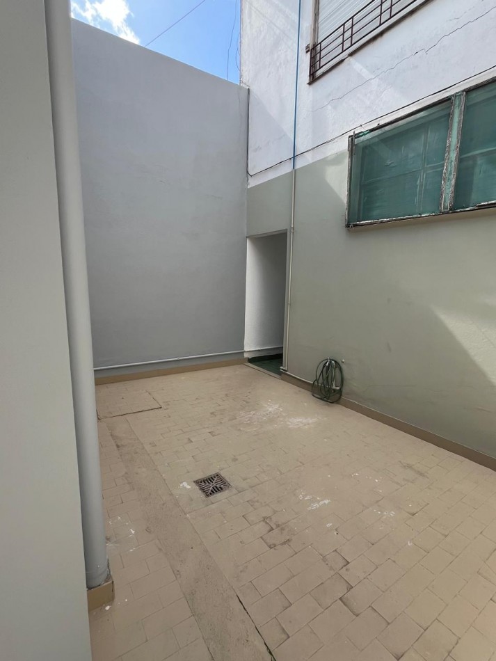 PH 3 AMBIENTES POR PASILLO CON PATIO Y GRAN TERRAZA, TOTALMENTE RECICLADO. APTO CREDITO