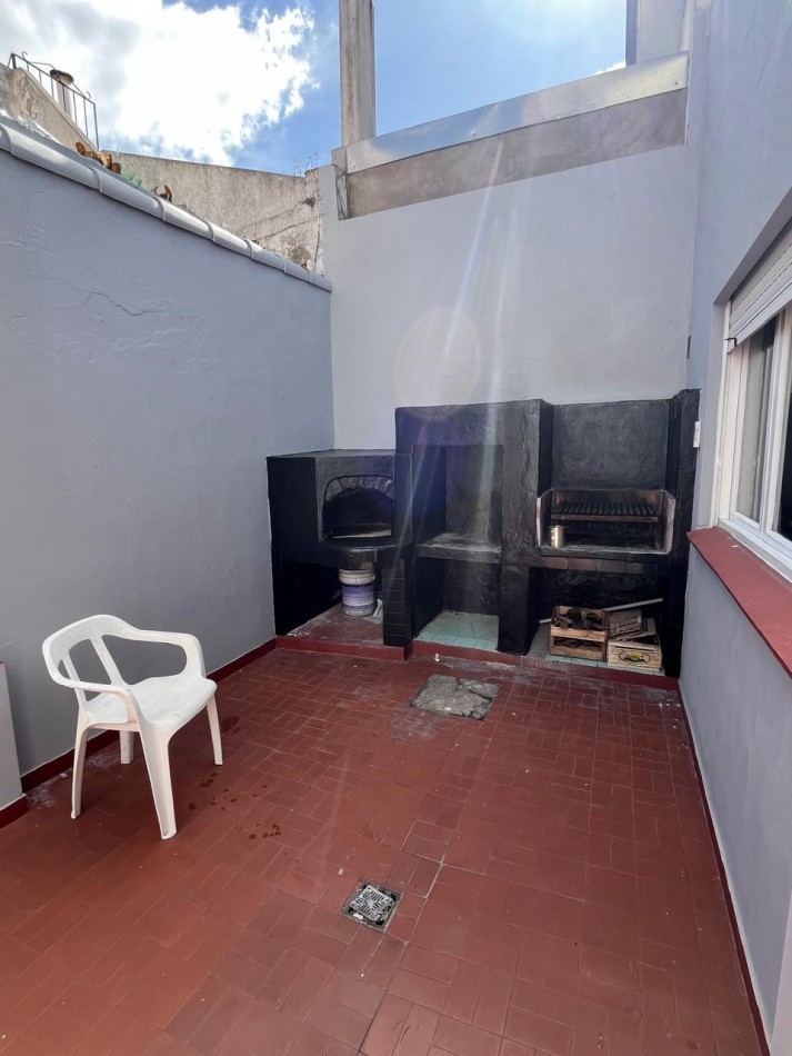 PH 3 AMBIENTES POR PASILLO CON PATIO Y GRAN TERRAZA, TOTALMENTE RECICLADO. APTO CREDITO