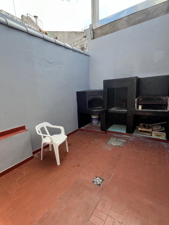 PH 3 AMBIENTES POR PASILLO CON PATIO Y GRAN TERRAZA, TOTALMENTE RECICLADO. APTO CREDITO