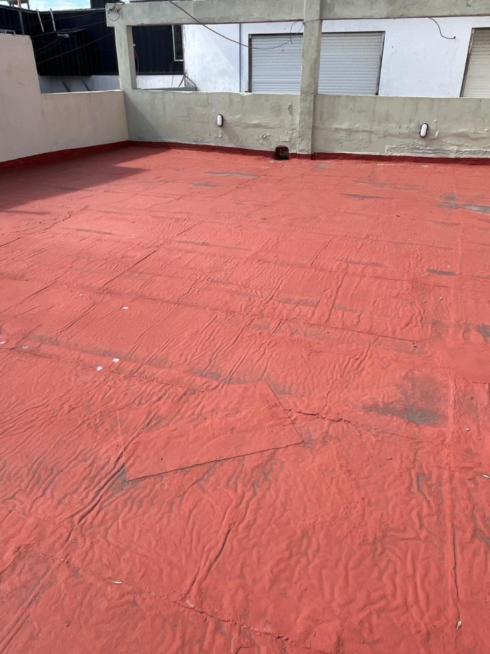 PH 3 AMBIENTES POR PASILLO CON PATIO Y GRAN TERRAZA, TOTALMENTE RECICLADO. APTO CREDITO