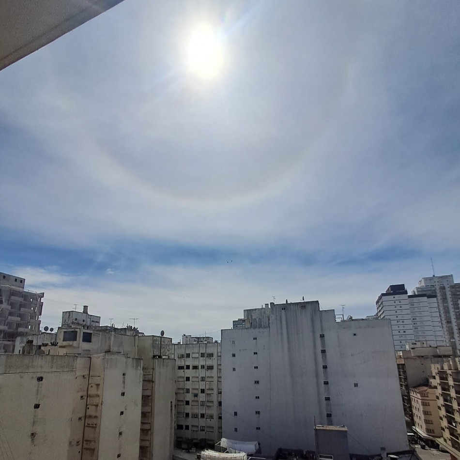 DEPARTAMENTO DE 2 AMB A LA CALLE CON BALCON SALIENTE EN VEREDA DE SOL Y DEPENDENCIA EN PLAZA COLON