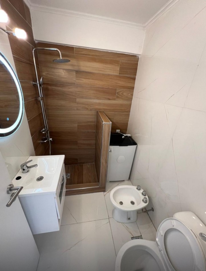 DEPARTAMENTO 2 AMBIENTES A LA CALLE CON BALCON SALIENTE EN ALDREY