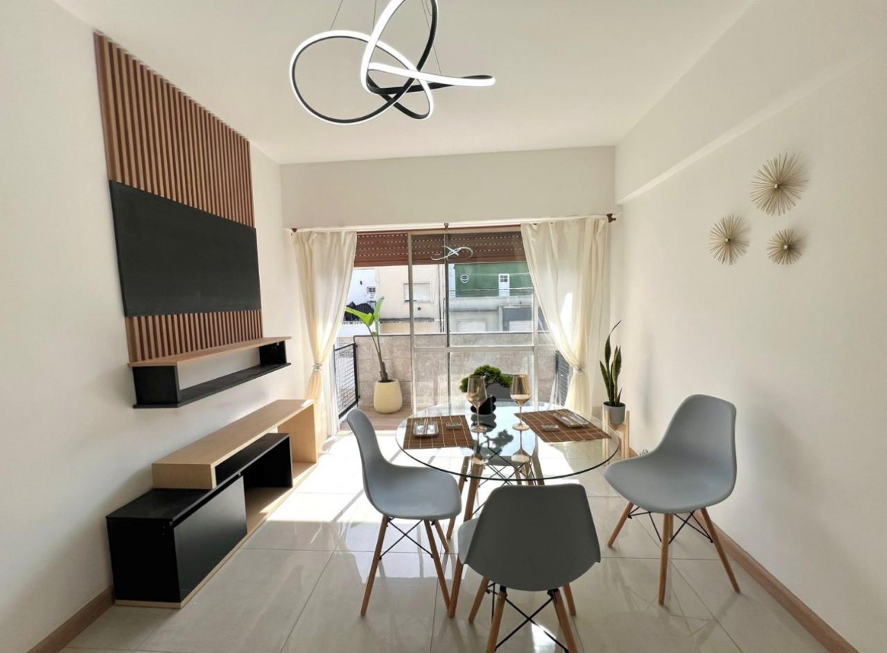 DEPARTAMENTO 2 AMBIENTES A LA CALLE CON BALCON SALIENTE EN ALDREY