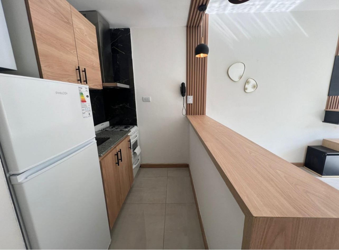 DEPARTAMENTO 2 AMBIENTES A LA CALLE CON BALCON SALIENTE EN ALDREY