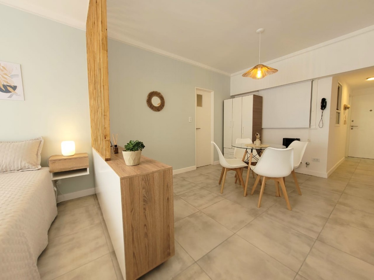 DEPARTAMENTO DE 1 AMBIENTE A LA CALLE CON BALCON FRANCES EN PLAZA COLON
