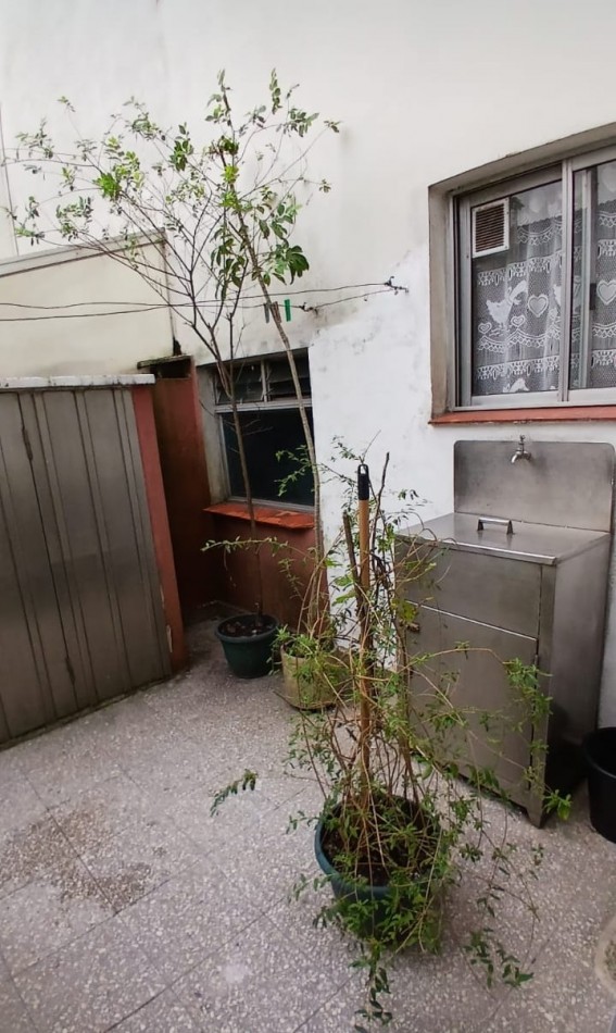 DEPARTAMENTO 2 AMBIENTES CON PATIO. APTO CREDITO