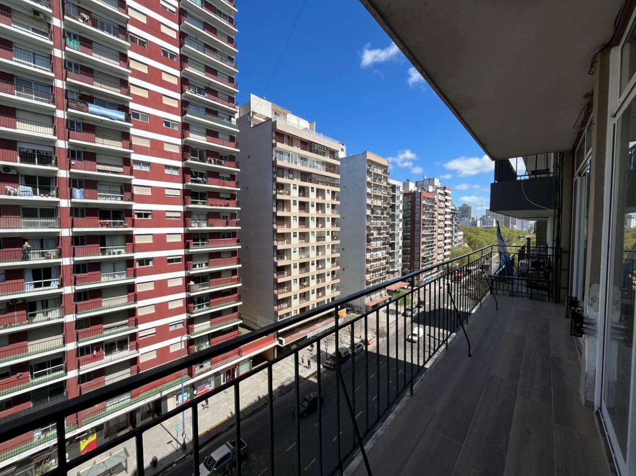 DEPARTAMENTO 3 AMBIENTES EXTERNO CON BALCON CORRIDO Y VISTA A AV. LURO EN EL CENTRO