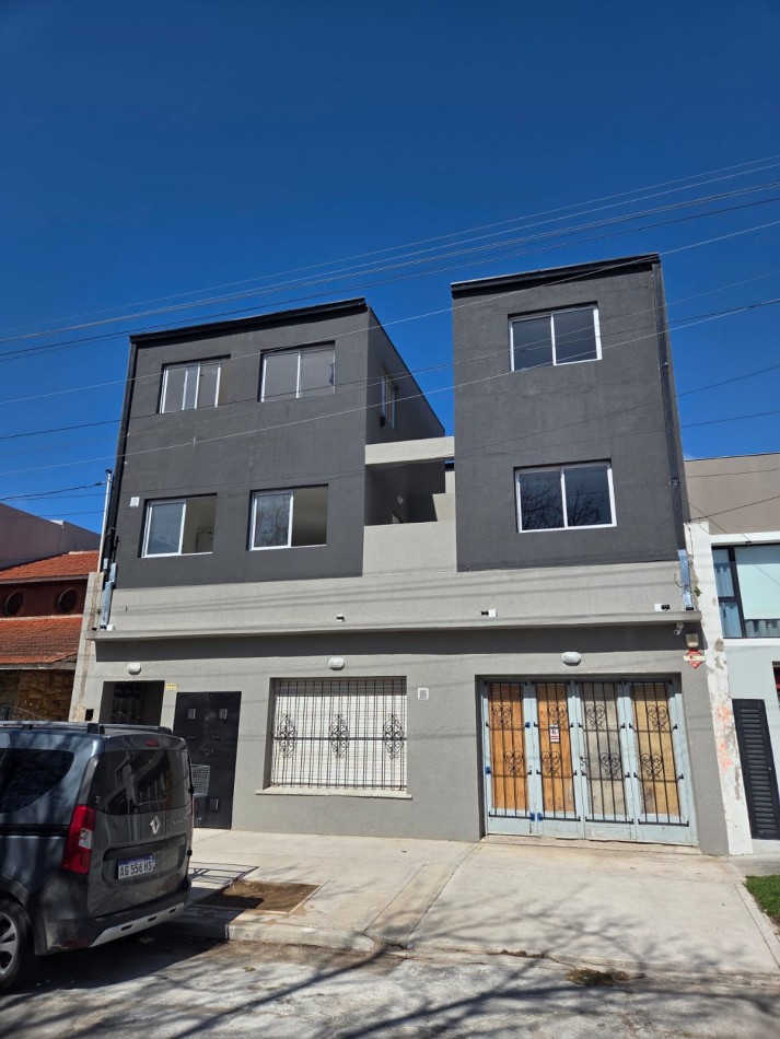 PH 1 AMBIENTE CON PATIO EN PLANTA BAJA A LA CALLE EN VILLA PRIMERA