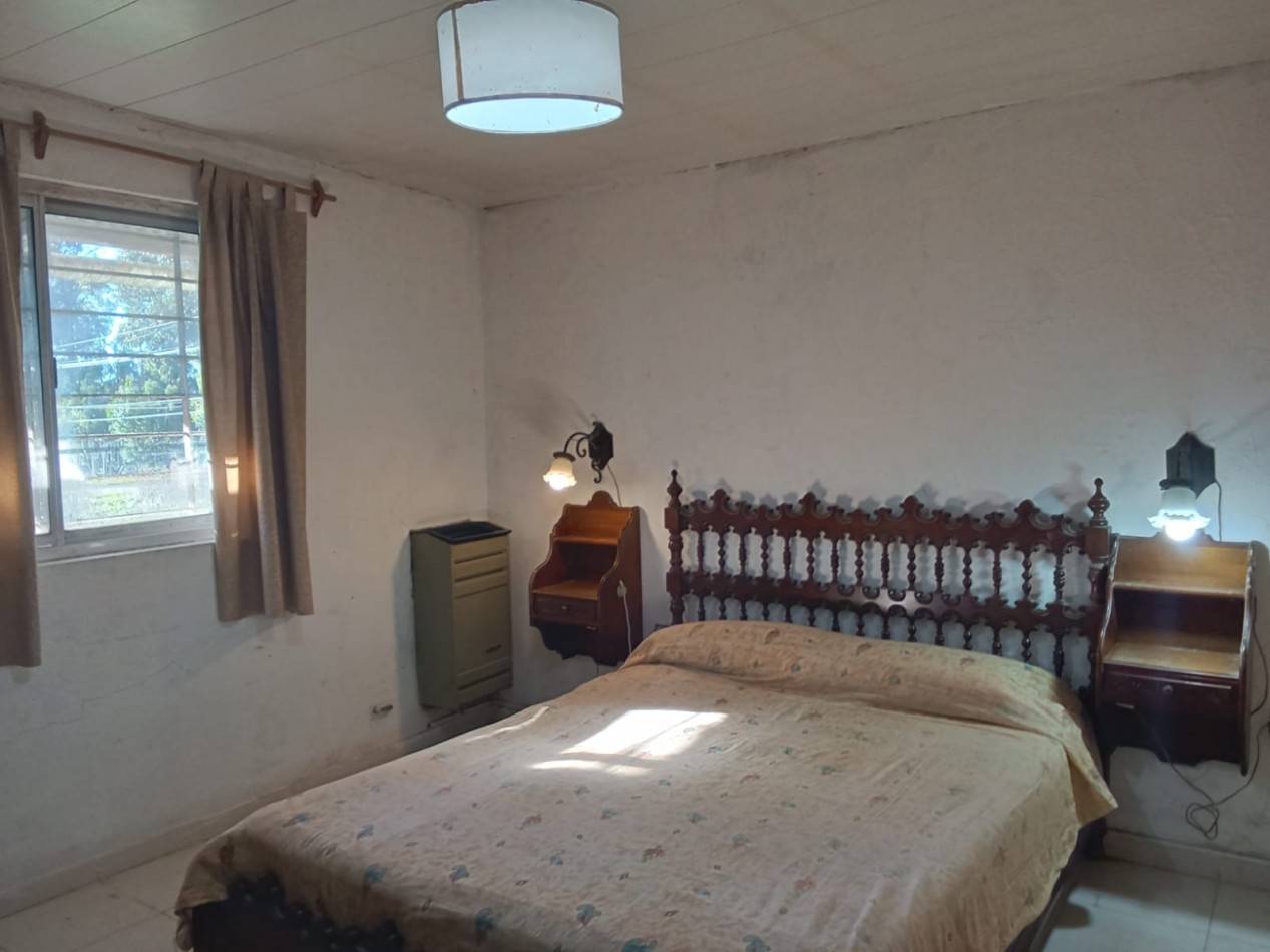 CASA DE 4 AMBIENTES SOBRE AMPLIO TERRENO EN ESTACION CHAPADMALAL VENDE Y PERMUTA