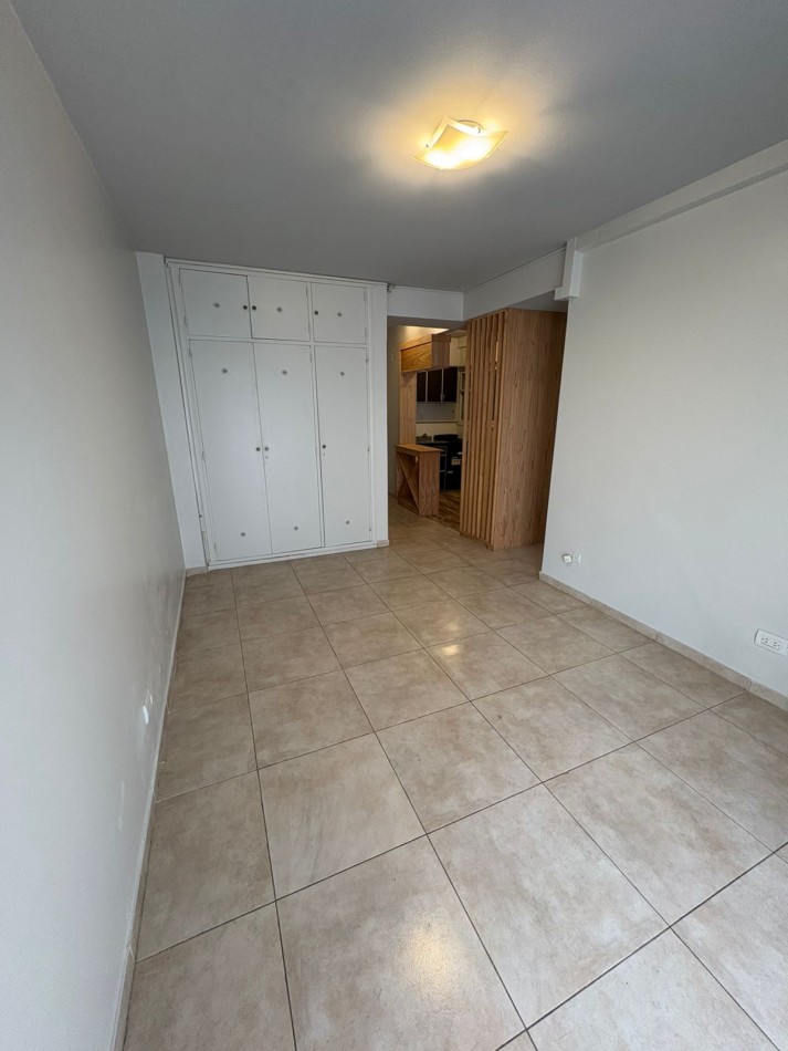 DEPARTAMENTO 2 AMB CON BALCON SALIENTE A LA CALLE, A 250 MTS. DE LA PLAYA. APTO CREDITO