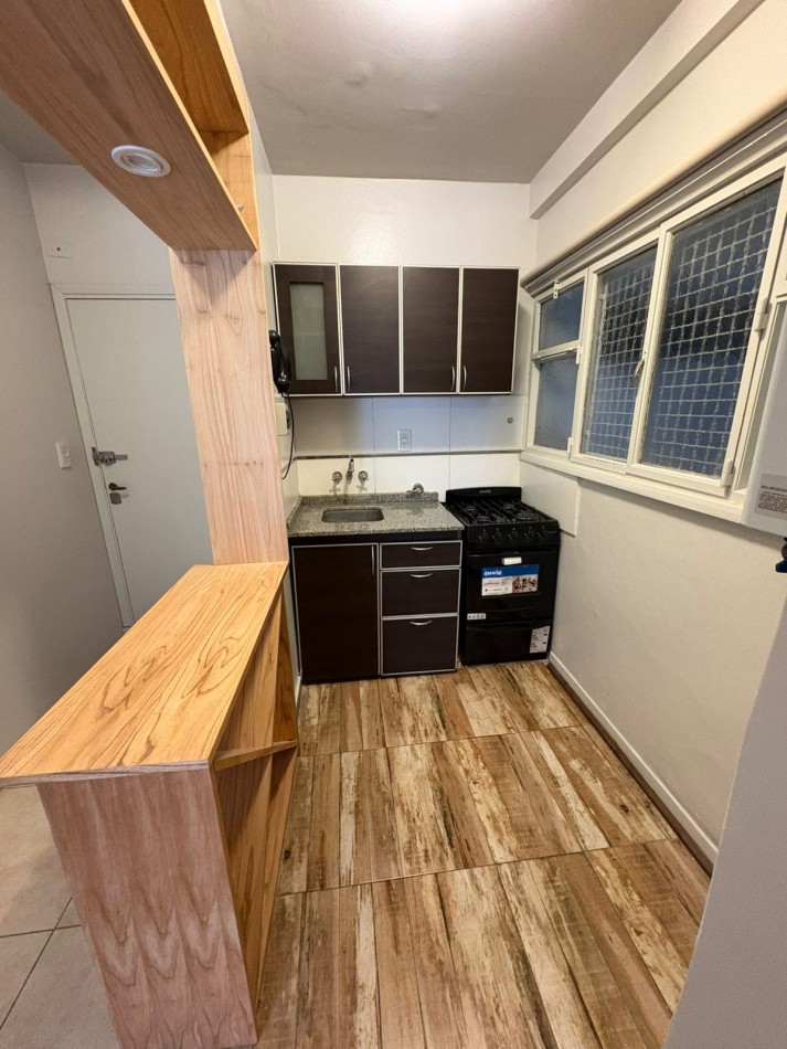 DEPARTAMENTO 2 AMB CON BALCON SALIENTE A LA CALLE, A 250 MTS. DE LA PLAYA. APTO CREDITO