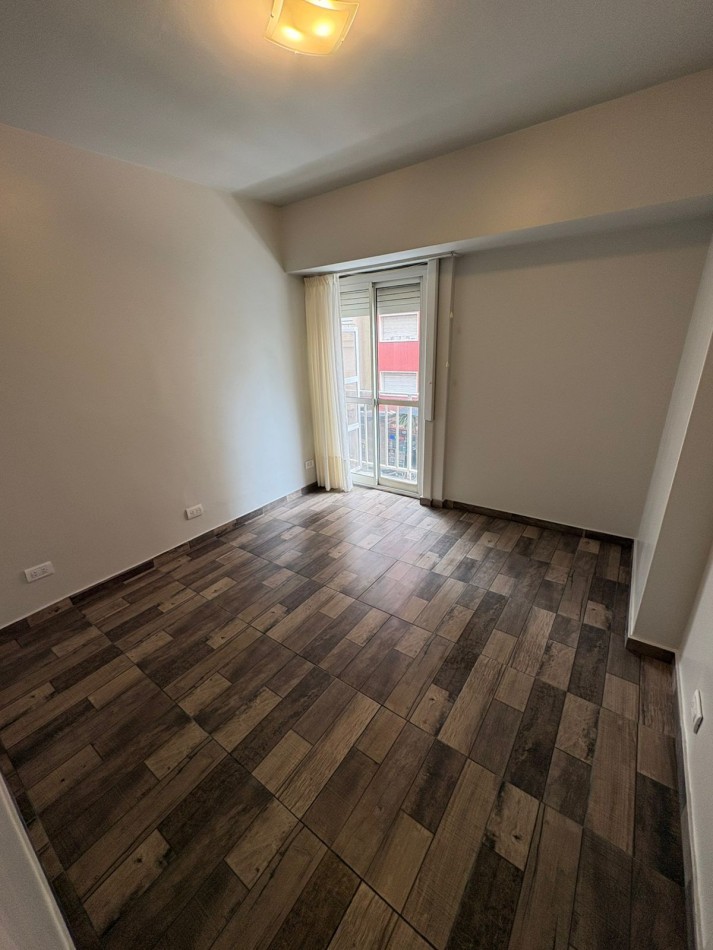 DEPARTAMENTO 2 AMB CON BALCON SALIENTE A LA CALLE, A 250 MTS. DE LA PLAYA. APTO CREDITO