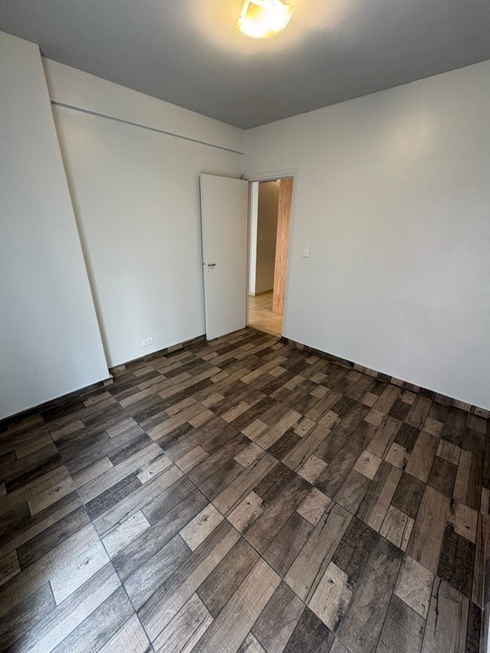 DEPARTAMENTO 2 AMB CON BALCON SALIENTE A LA CALLE, A 250 MTS. DE LA PLAYA. APTO CREDITO