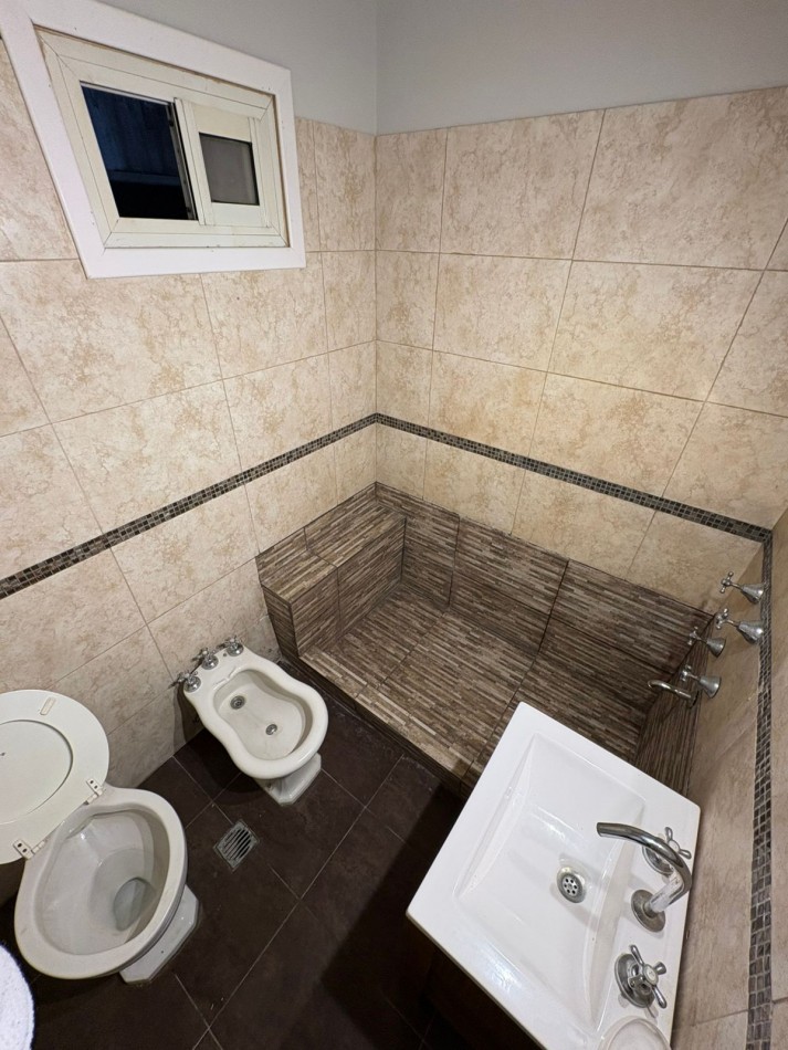 DEPARTAMENTO 2 AMB CON BALCON SALIENTE A LA CALLE, A 250 MTS. DE LA PLAYA. APTO CREDITO