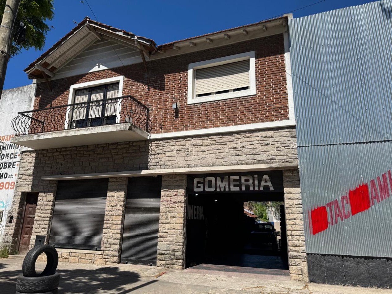 GALPON SOBRE LOTE DE 450 M2 CON VIVIENDA DE 3 AMBIENTES, UBICADO EN ZONA COMERCIAL SOBRE AVENIDA LURO