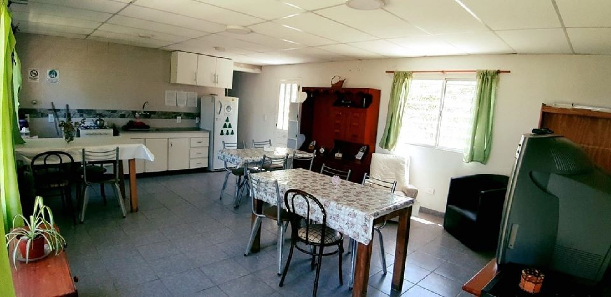 CASA 5 AMB MAS 2 DEPARTAMENTOS TOTALMENTE INDEPENDIENTES EN COLINA ALEGRE, VENDE Y PERMUTA