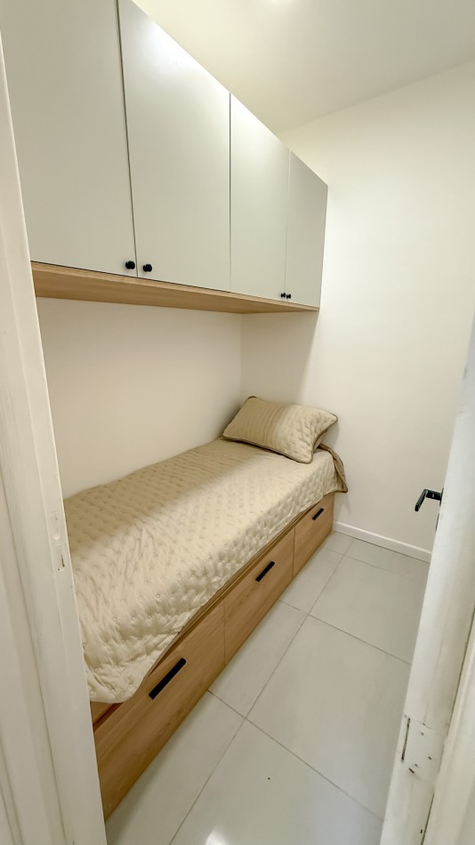 DEPARTAMENTO 2 AMBIENTES CON BALCON A LA CALLE Y DEPENDENCIA EN PLAZA COLON