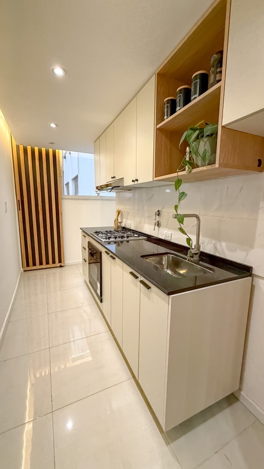 DEPARTAMENTO 2 AMBIENTES CON BALCON A LA CALLE Y DEPENDENCIA EN PLAZA COLON